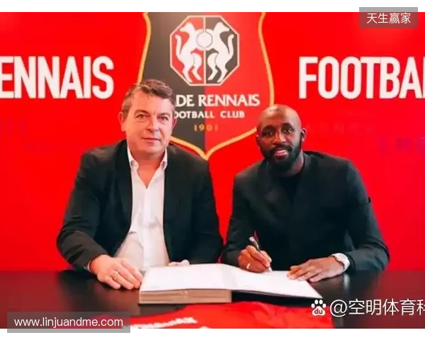 罗马诺：切尔西正与福法纳就本赛季冬窗的永久转会进行协商