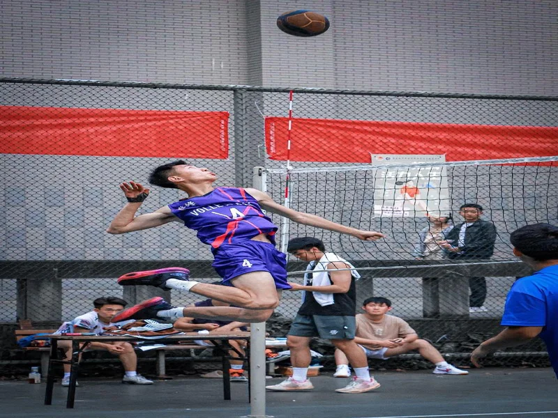 塞尔电台介绍巴萨临时主席尤斯特：拉波尔塔的同窗挚友